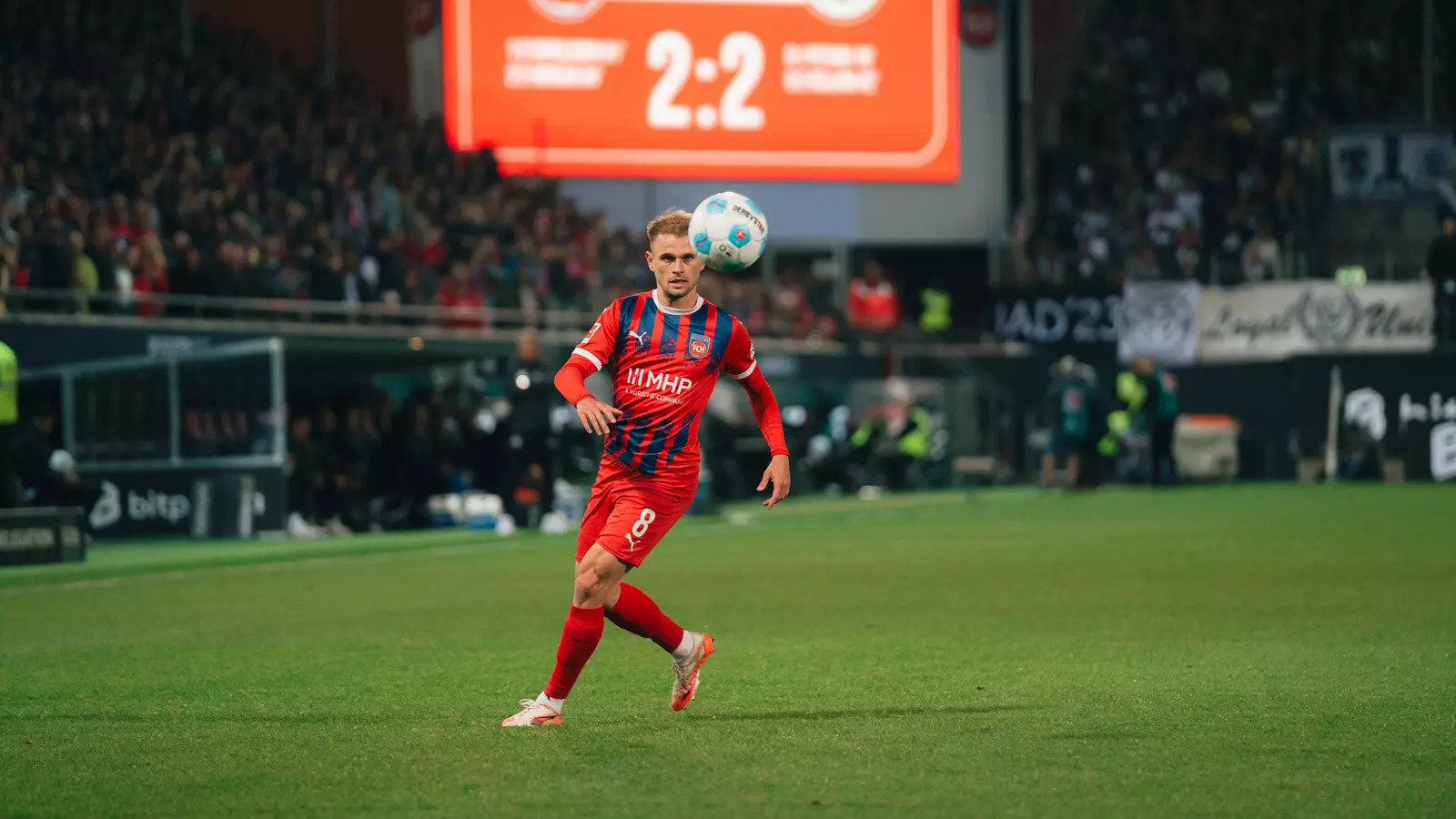 Léo Scienza am Ball gegen Elversberg.