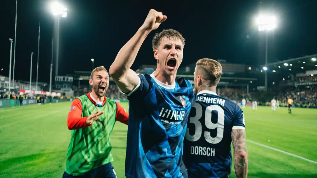 Jan Schöppner bejubelt das 2:1.