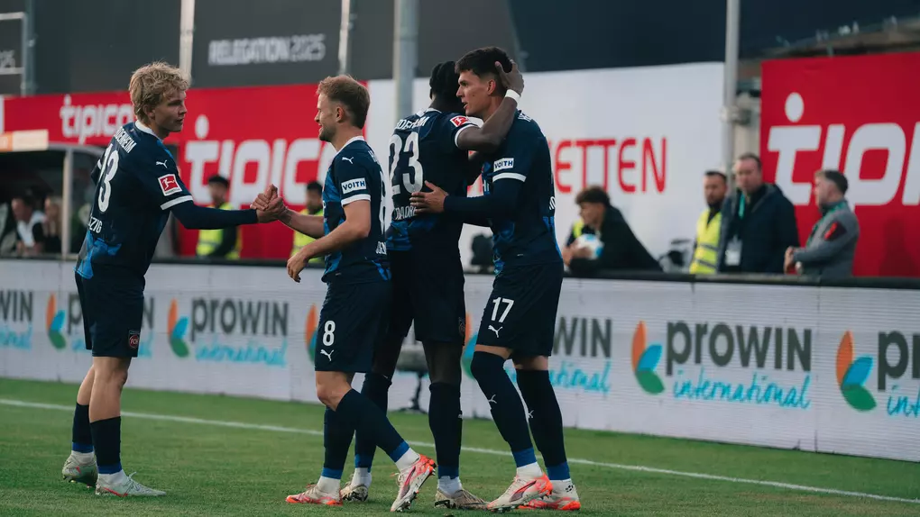 Jubeltraube des FCH nach der 1:0-Führung.
