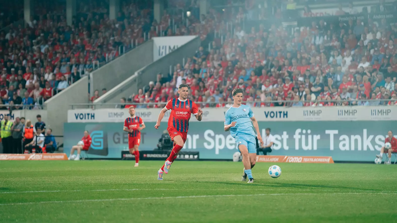 Marvin Pieringer läuft dem Ball hinter her.