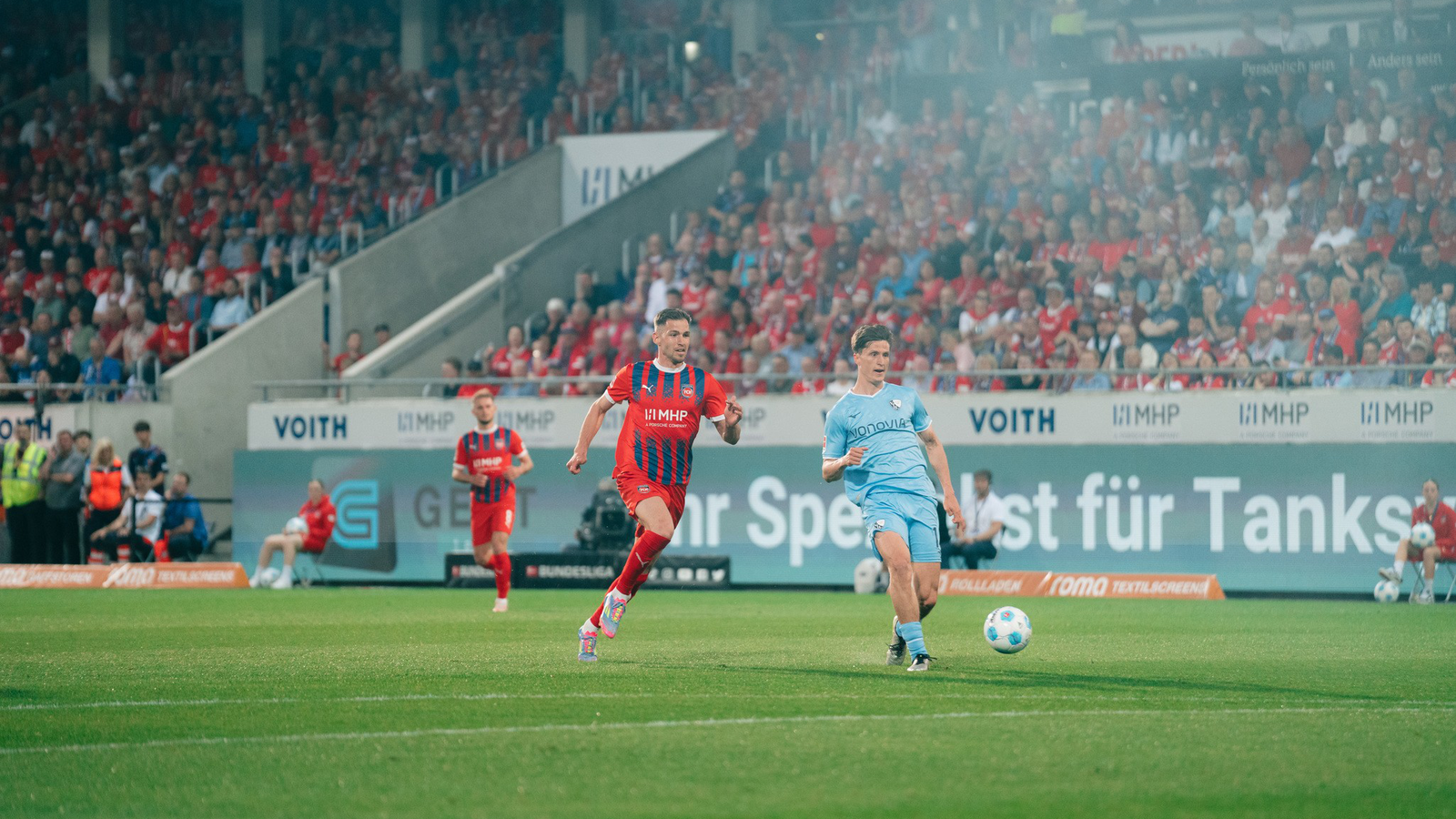 Marvin Pieringer läuft dem Ball hinter her.