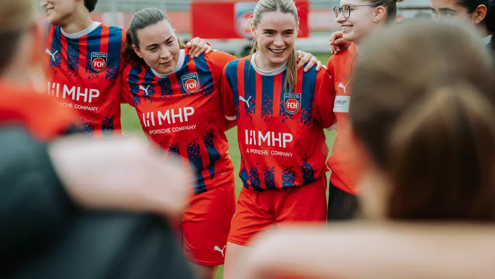 FCH Frauen im Kreis nach dem Spiel