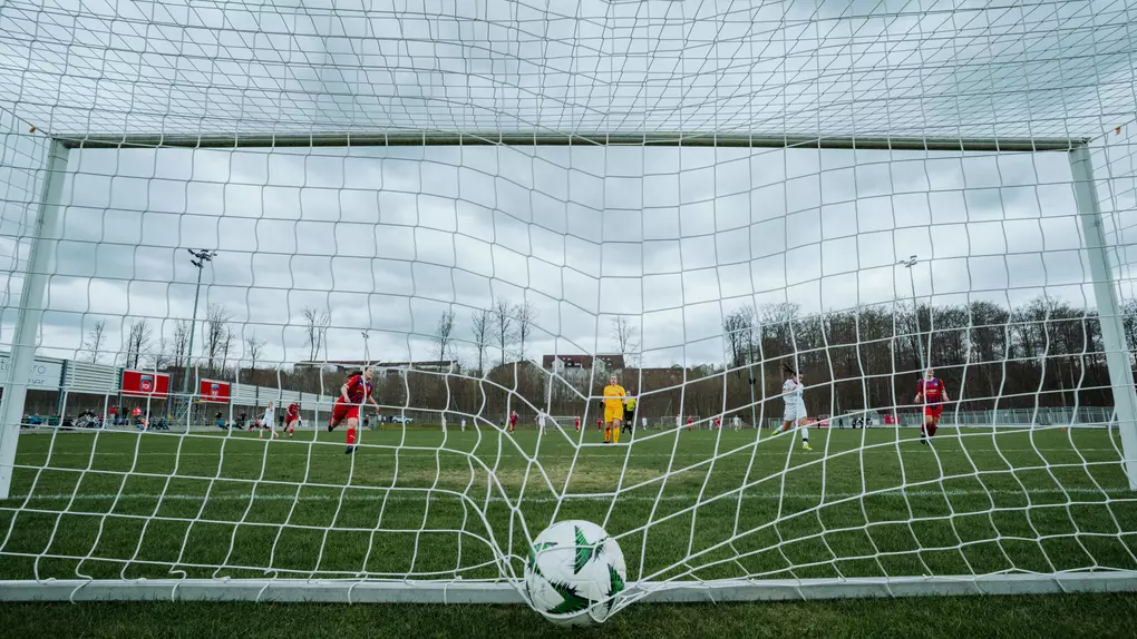 Ball im Tornetz