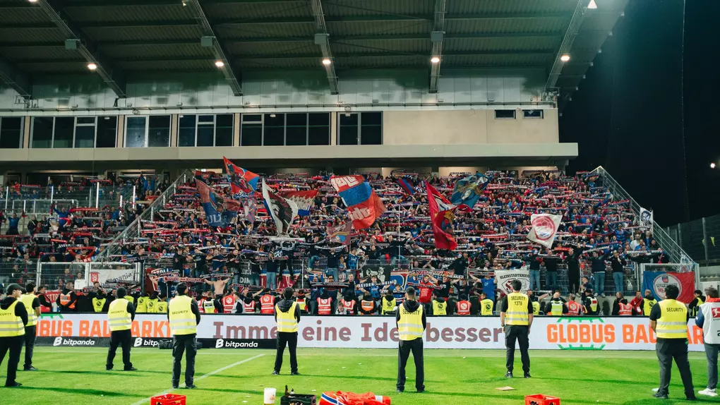 Der Gästeblock der FCH Fans.