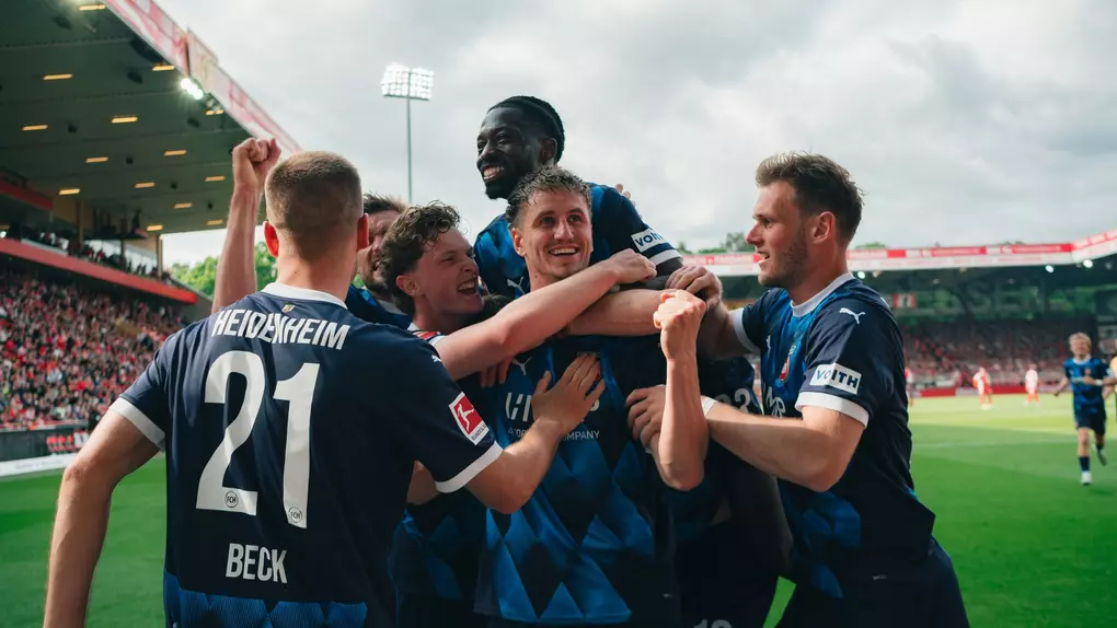 Große Jubeltraube beim 2:0 durch Jan Schöppner.