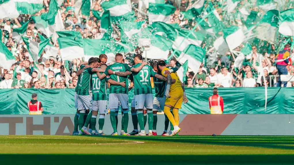 Mannschaft von Werder Bremen im Kreis