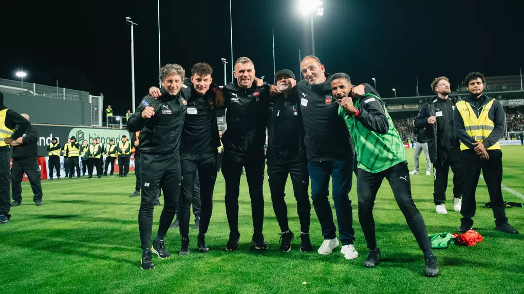 Unser Trainerteam beim Feiern.