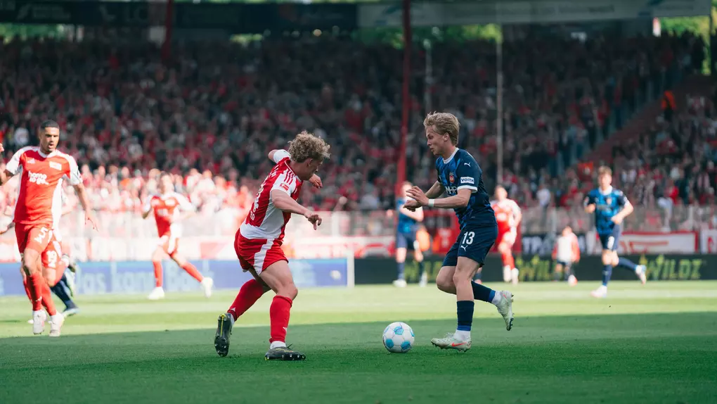 Frans Krätzig beim Dribbling.